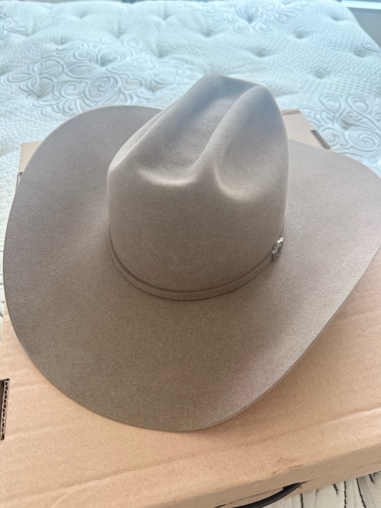 Lucchese Other - Lucchese Men's Felt Cowboy Hat in Taupe Brown